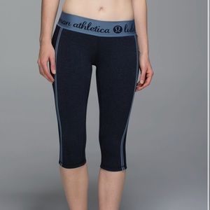 Lululemon Inner Essence Crop NWOT